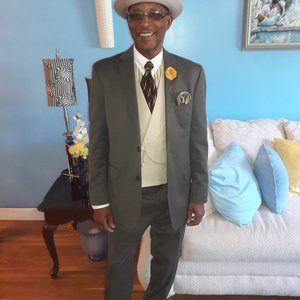 Meet your Posher, Leo